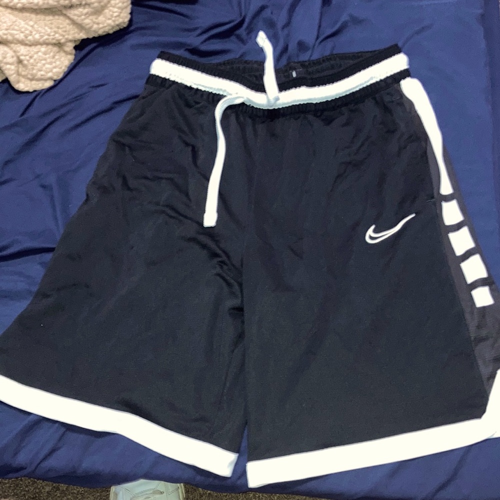 Nike Elite Black/White shorts size medium